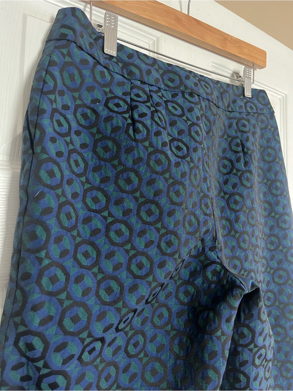 Boden geometric patterned trousers with repeating circular motifs, size 8